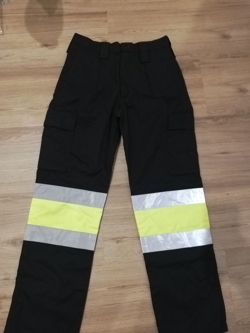 Calça de trabalho multibolsos reforçadas com reflectores