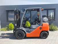 Wózek TOYOTA 8FGF25 Triplex 4 sekcje Widłowy 8FGF20 8FG25 KONTENEROWY