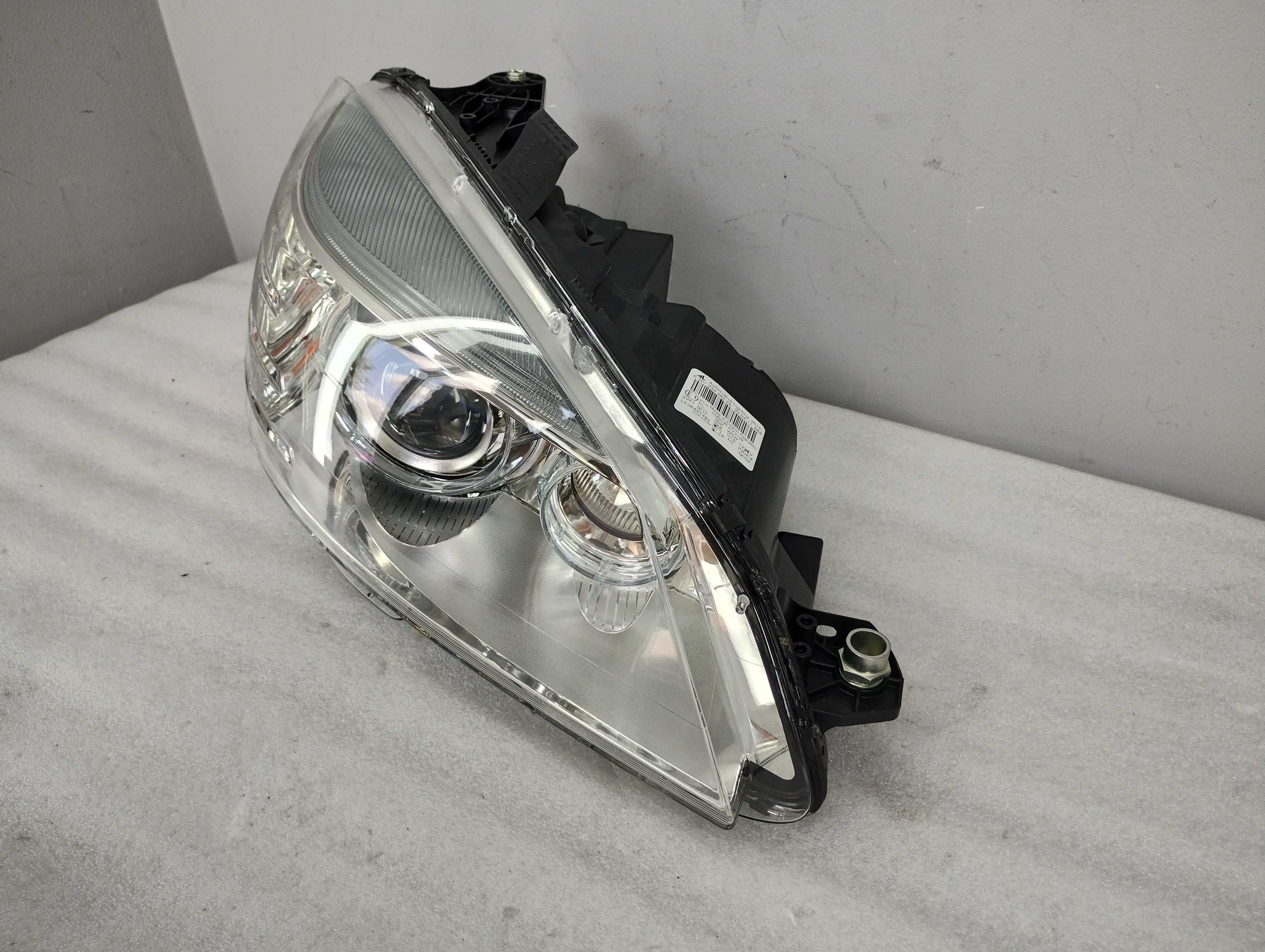 Lampa Reflektor Prawy Mercedes C-Klasa W204 XENON EU! NOWA!