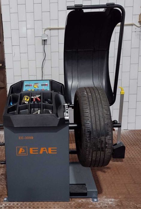 Máquina de calibrar pneus (equilibradora)Cetrus EAE(NOVA) mod. EE-3099