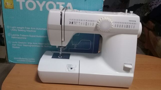 Швейная машинка Toyota в идеальном состоянии