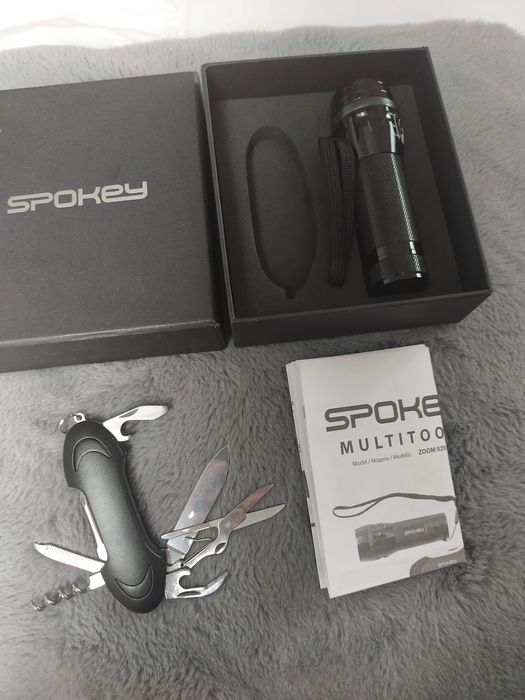 Scyzoryk i wojskowa latarka