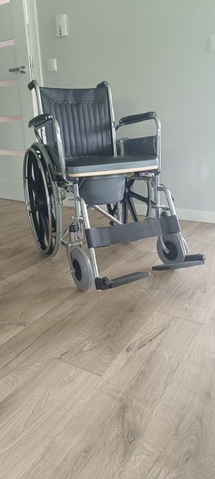 Wózek inwalidzki z toaletką