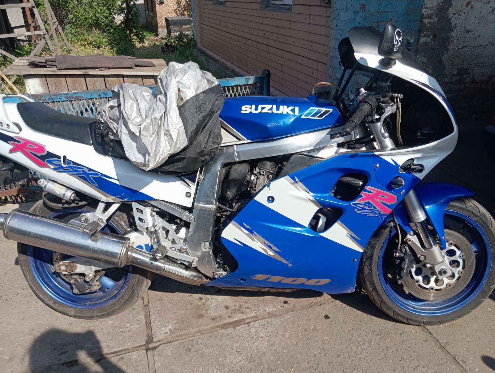 Терміново продається спортбайк Suzuki Gsxr 1100 2000 року
