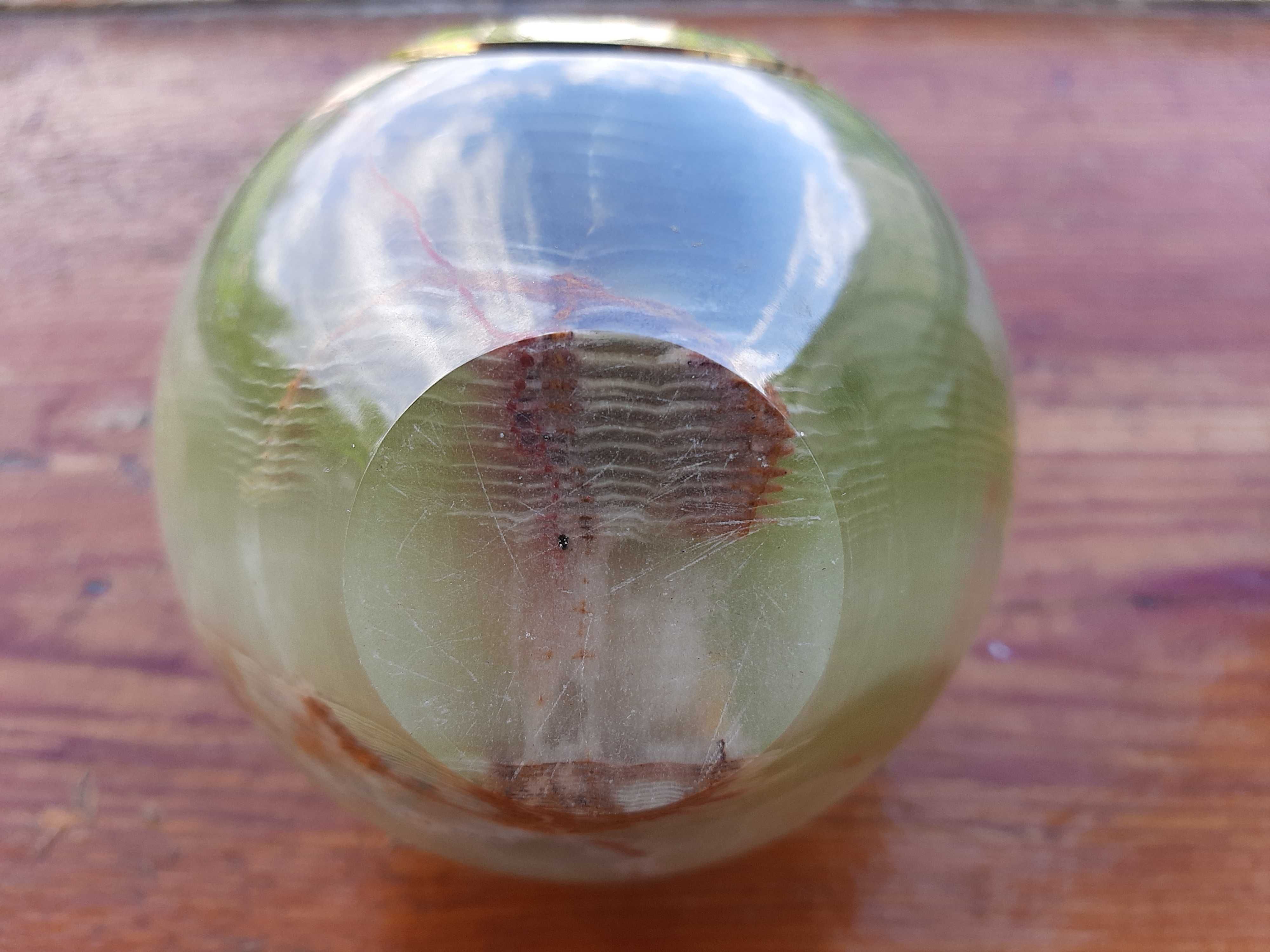Яблоко из натурального камня оникс с работающими часами, 9 см