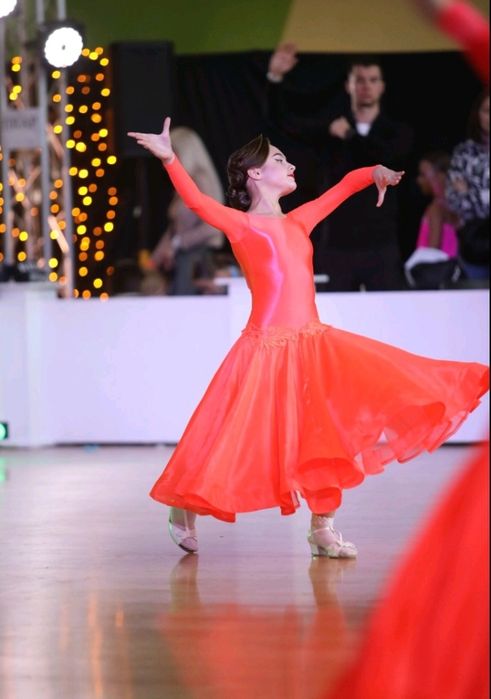 Ювенальське плаття . Стандарт. Тканина chrisanne. На зріст 140