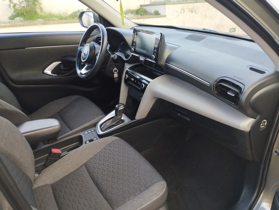 Toyota Yaris cross hybrid 63000km 2022