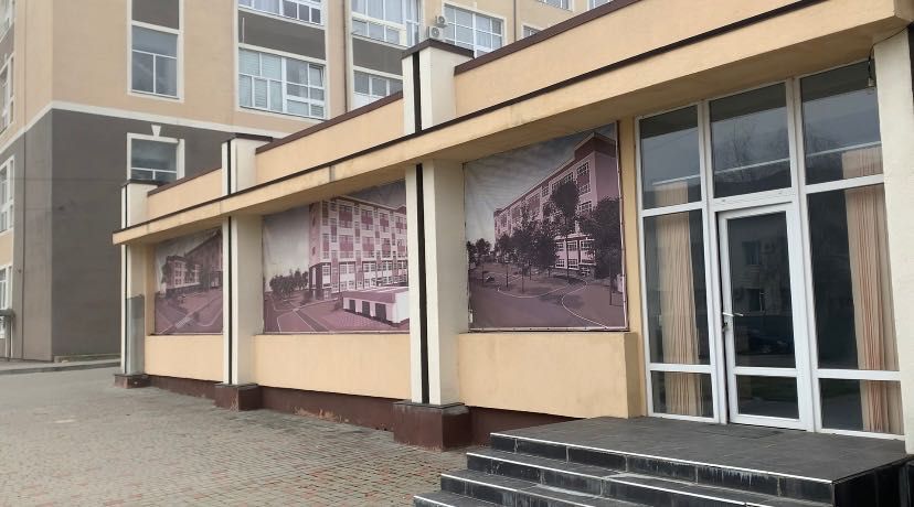 Продається фасадне комерційне приміщення по вулиці Прутській, в оренді