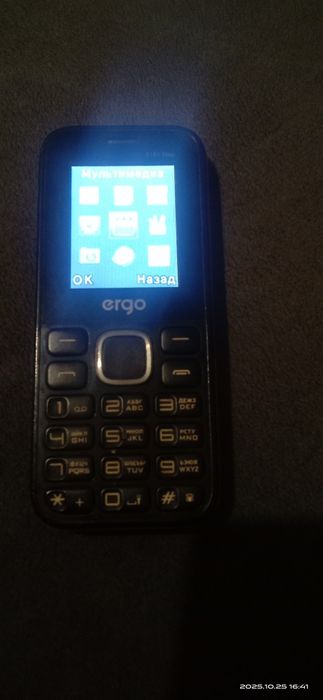 Телефон кнопочний  бу на двi sімки+ радио+блютуз+фонарик