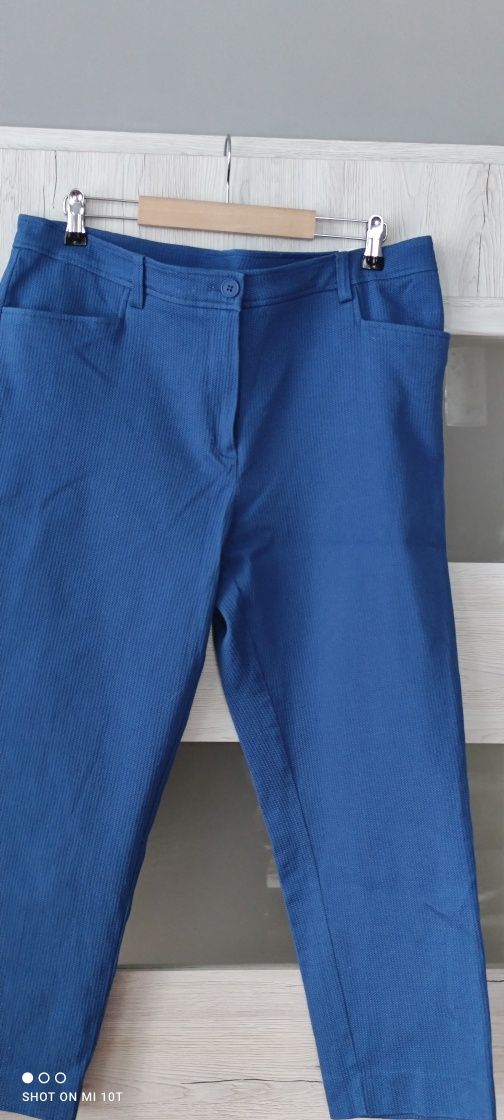 Spodnie 3/4 w kolorze niebieskim