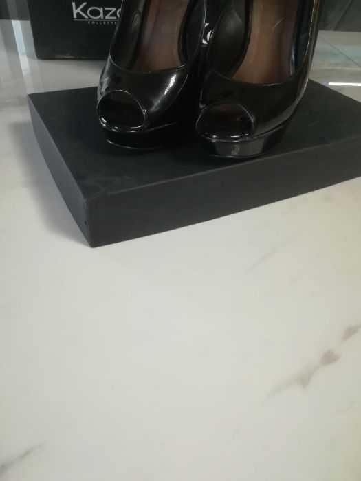 kazar czarne lakierowane sandały 36 na szpilce