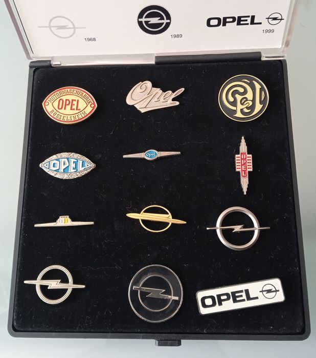 Caixa com pins 100 anos Opel