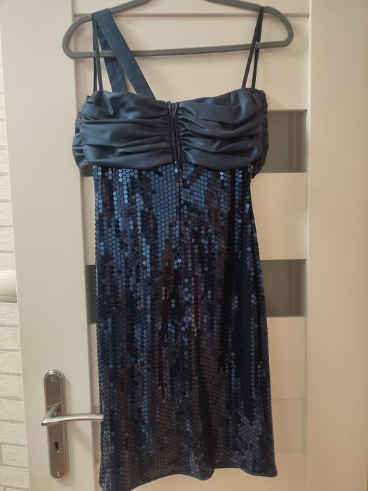 Sukienka z cekinami na wesele imprezę