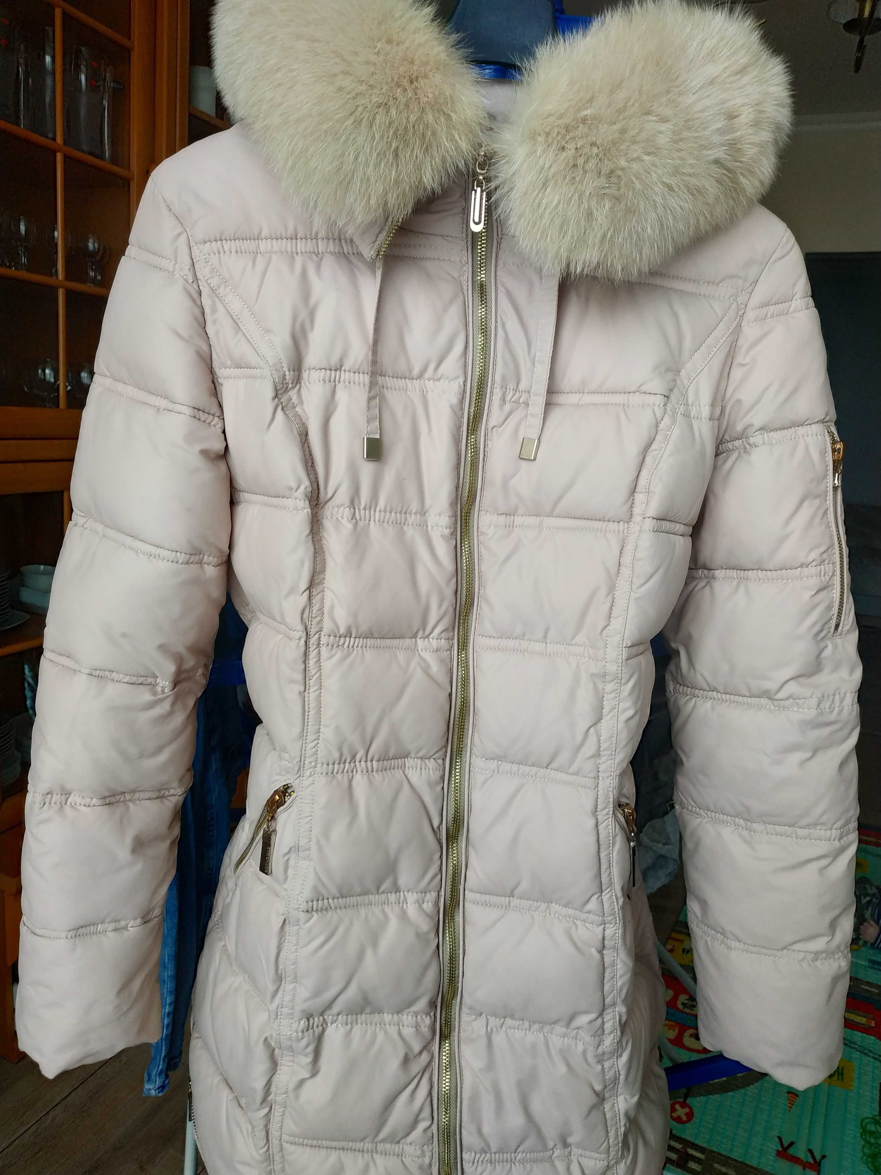 зимова куртка, в хорошому стані,світло бежевого кольору