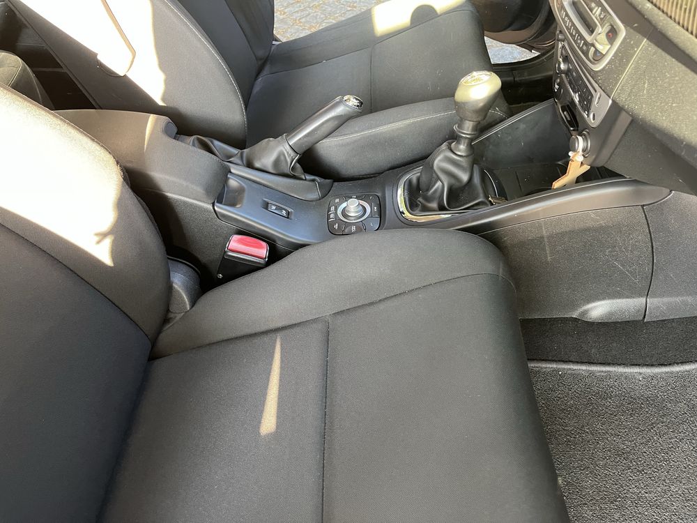 Carrinha em muito bom estado de conservação: pintura, pneus, motor.