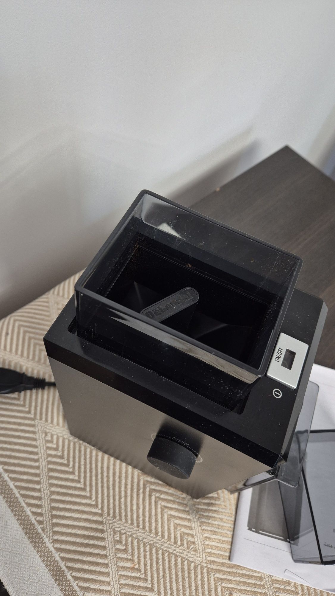 Młynek do kawy Delonghi KG79