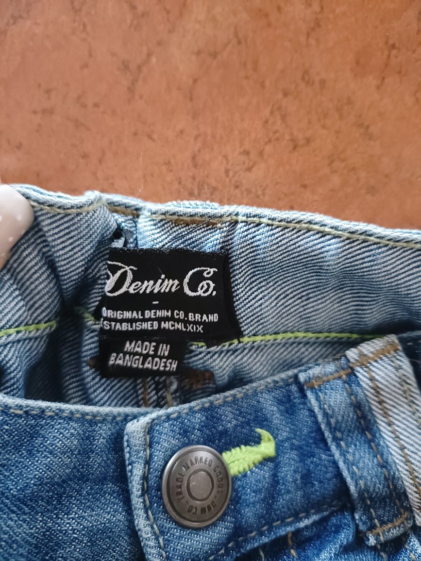 Krótkie spodenki jeansowe dla chłopca 98-104