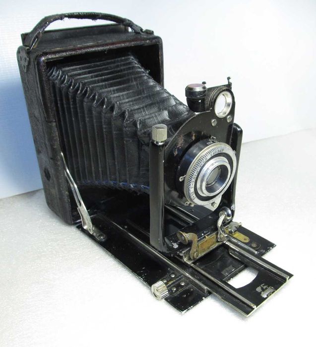 Старинный фотоаппарат Contessa Nettel. 9х12.