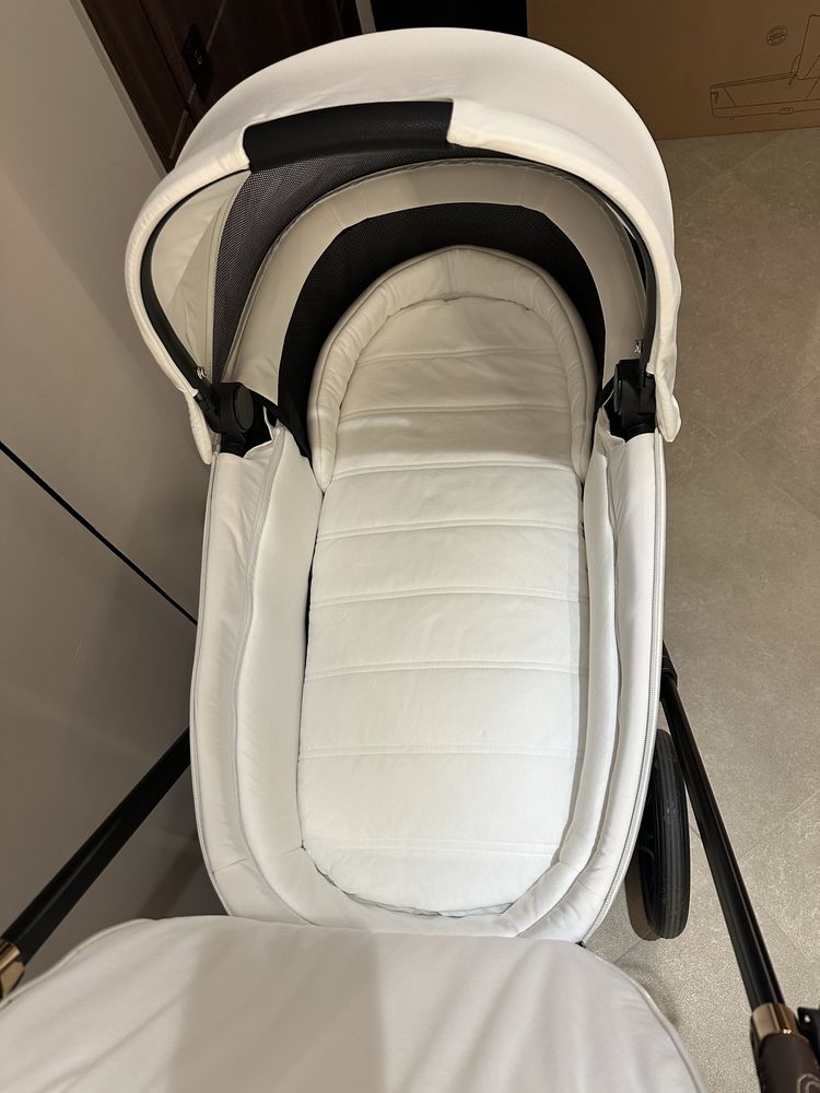 Продам люльку Cybex Priam 4.0 off white
