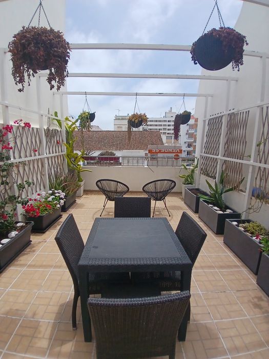 Comercio e apartamento T-2