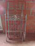 Vendo cama de bebé (até 4 anos) de inox antiga