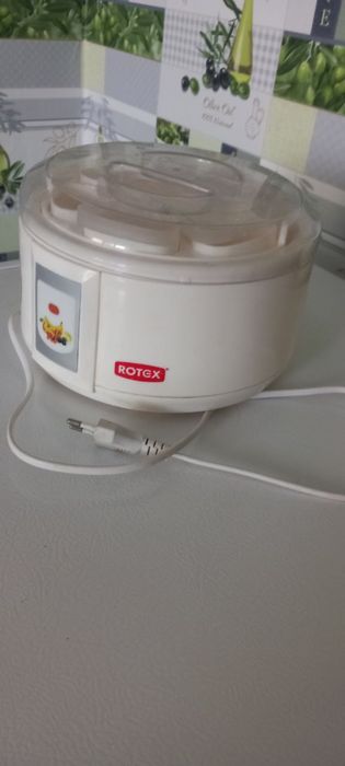 Продам йогуртницю