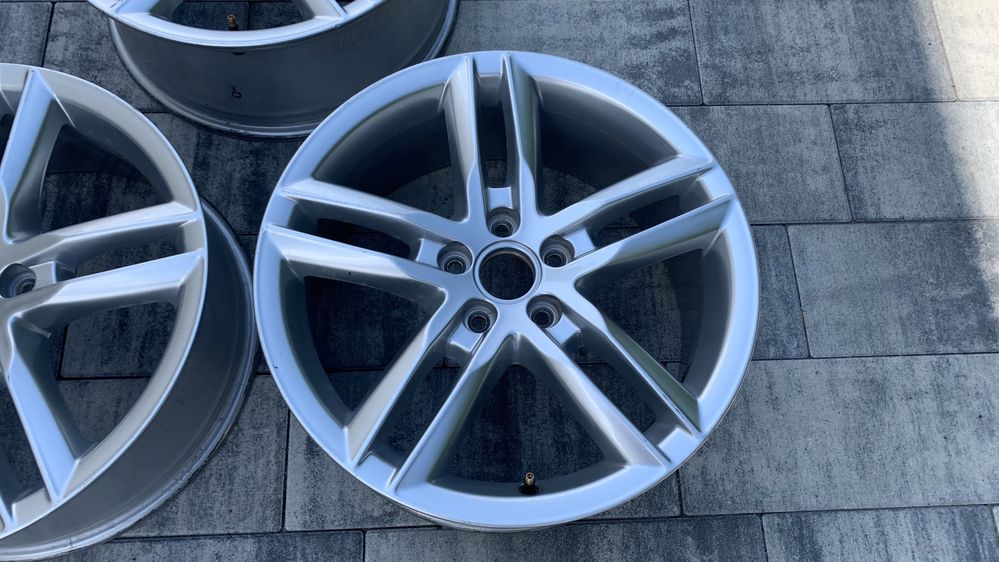 Sprzedam felgi Audi Q3 5x112 18 cali 8U0 aluminiowe 3 sztuki