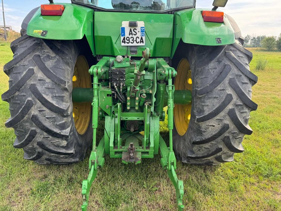 трактор John Deere 8200