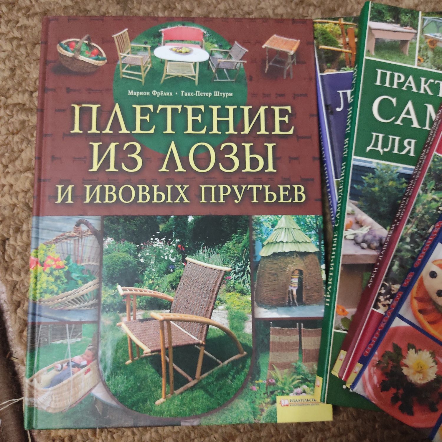 Продаю книги з особистої бібліотеки.