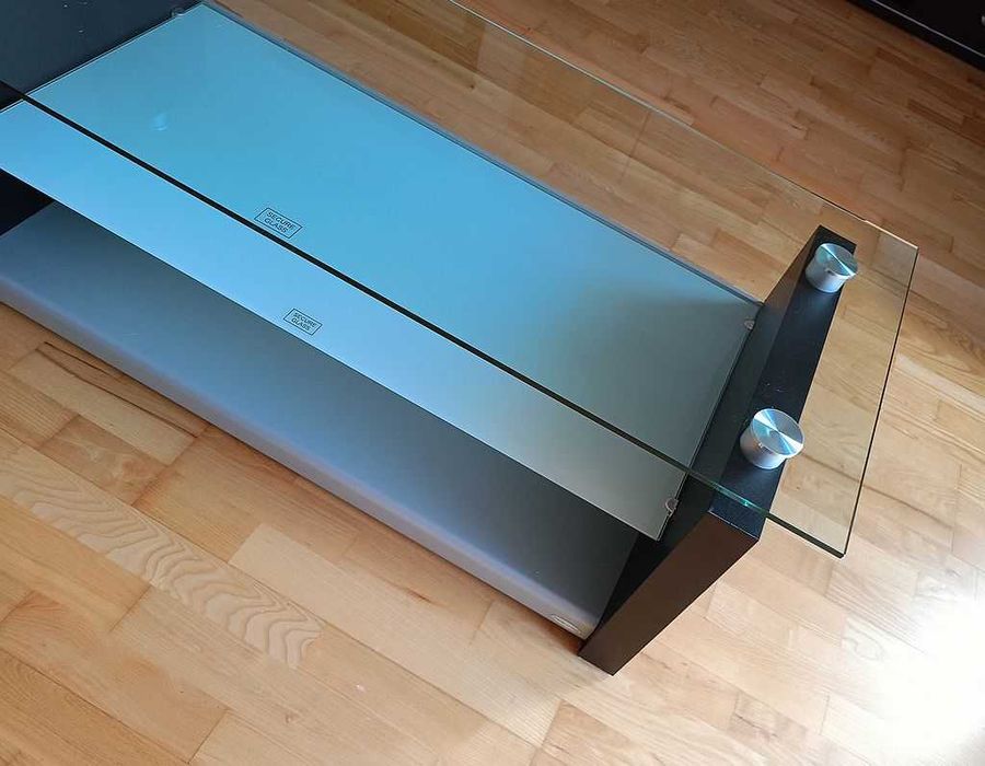 Stolik RTV ze szklanym blatem oraz szklaną półką