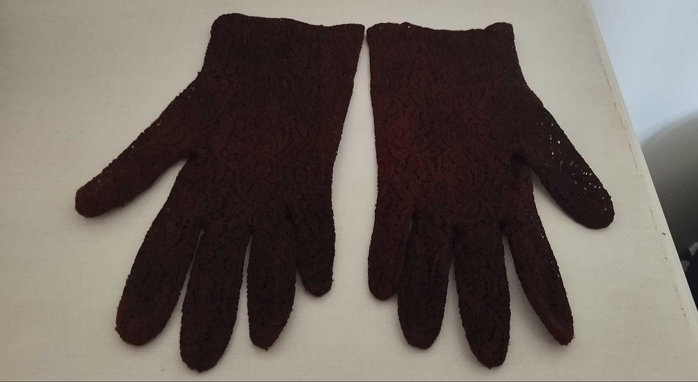 Luvas arrendadas castanho escuro tamanho médio