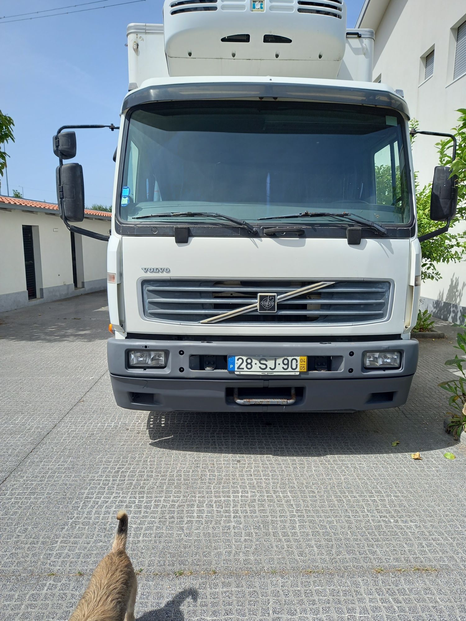 Volvo 220, com câmara frigorífica