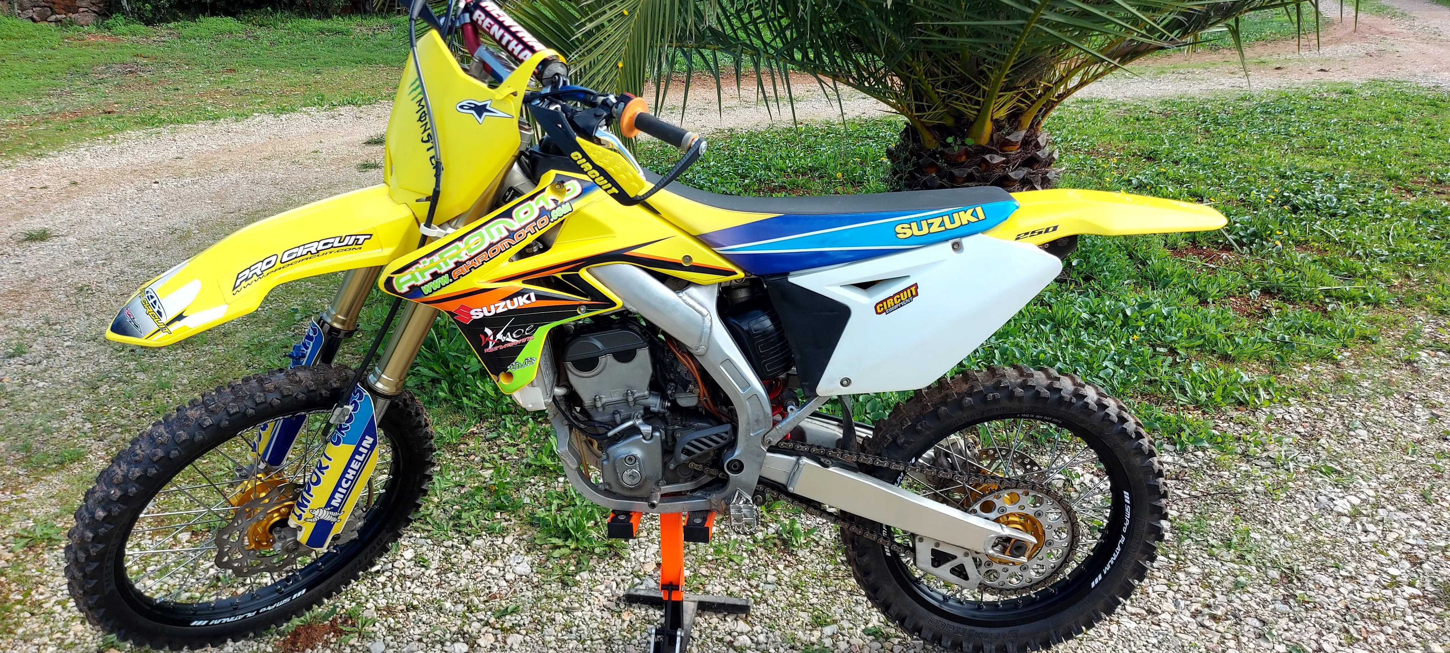 Moto Suzuki rmz 250 4t