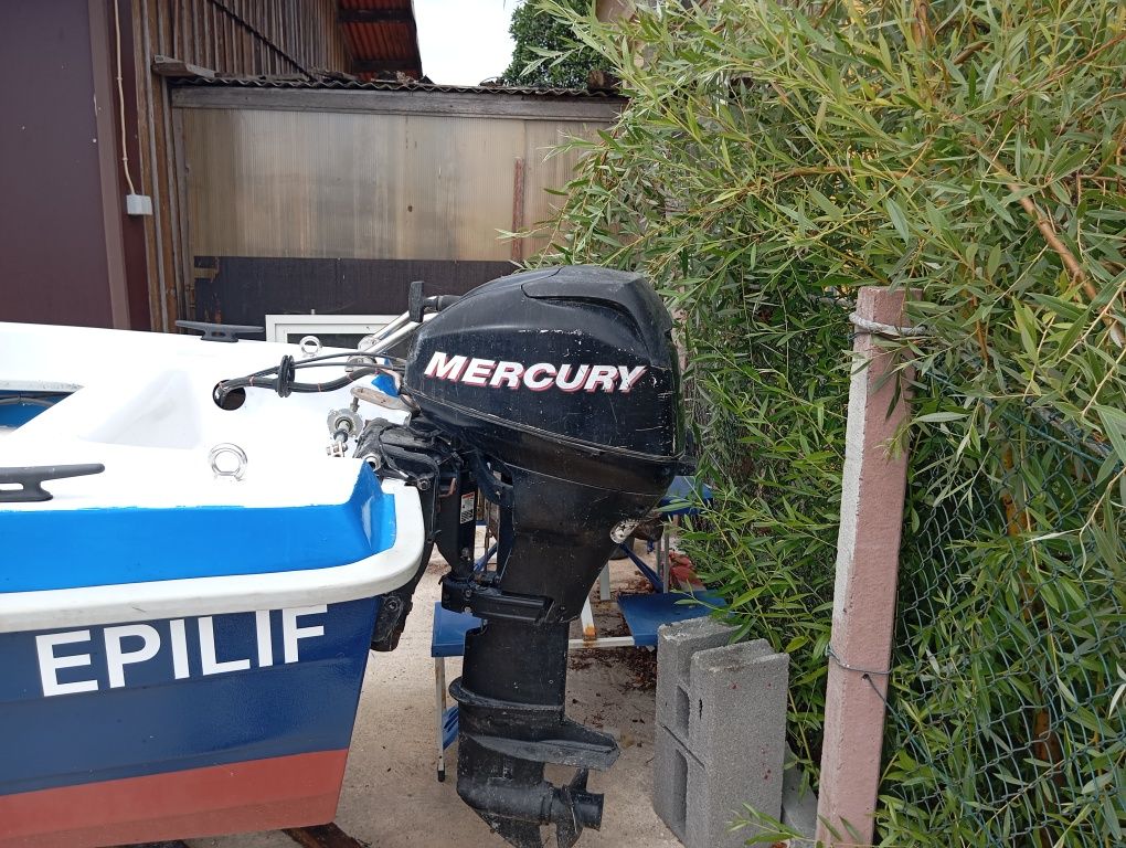 Barco cabinado de recreio