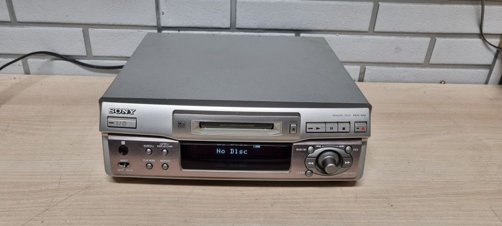 Odtwarzacz nagrywarka minidisc SONY MDS-S40