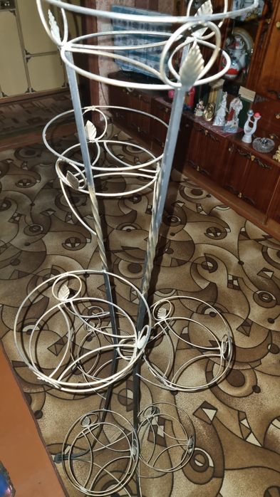 Металевий квітковий стенд / полиця / ковані, для 7 горщиків.