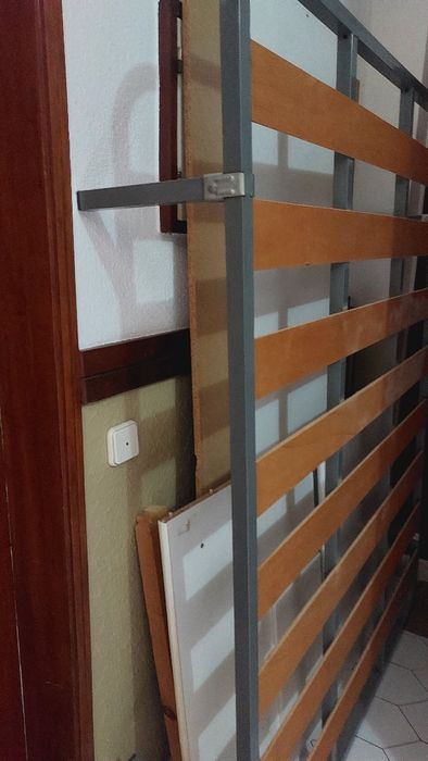 Estrado de casal,  com pés