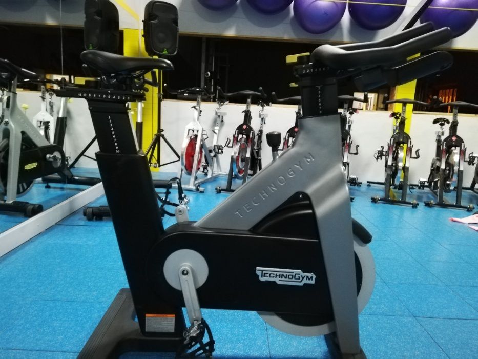 Vendo bicicleta technogym group cycle connect