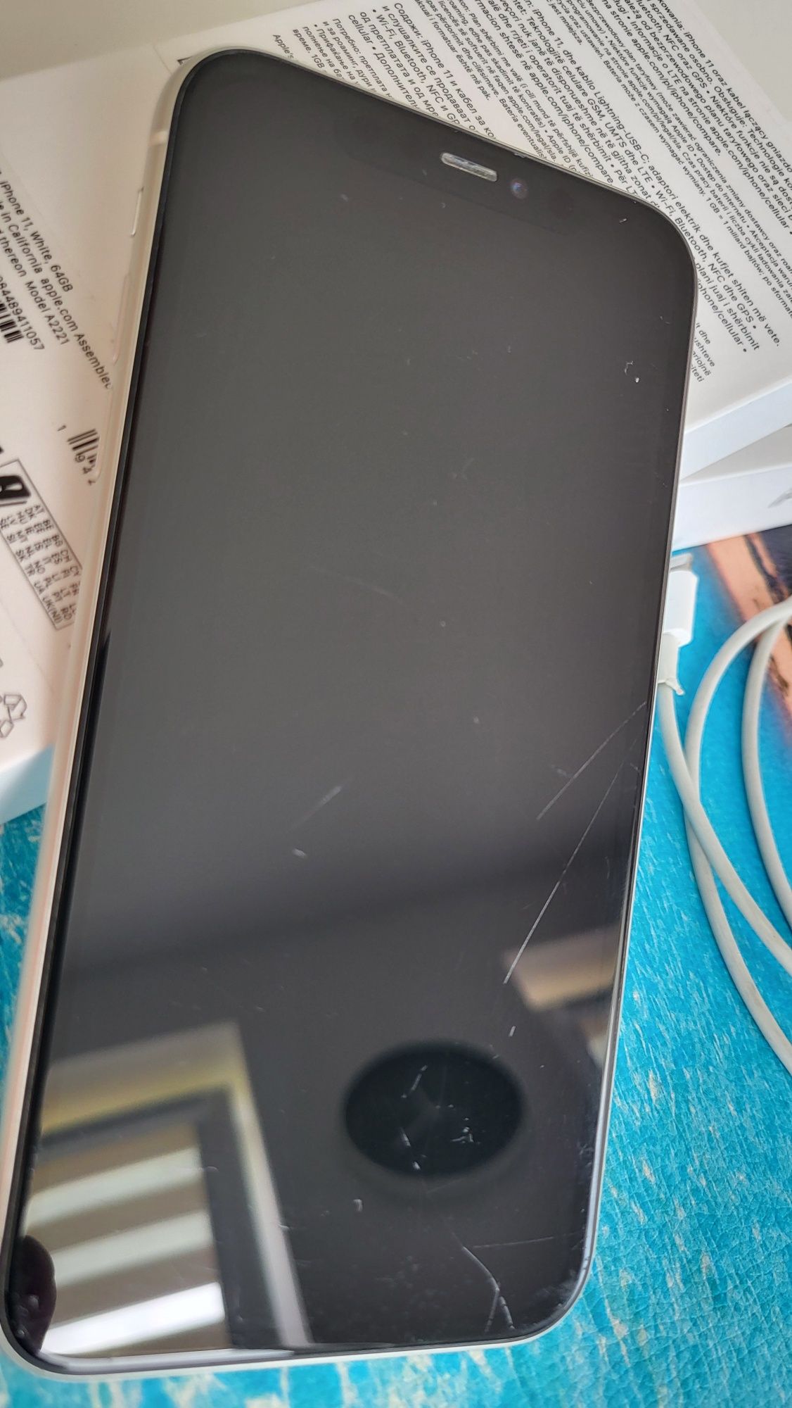 Telefon smarfon iPhone 11  64GB zadbany cały kpl plus akcesoria GRATIS