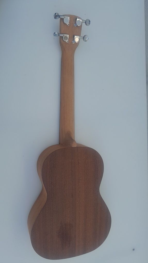 Ukulele soprano rigorosamente novo