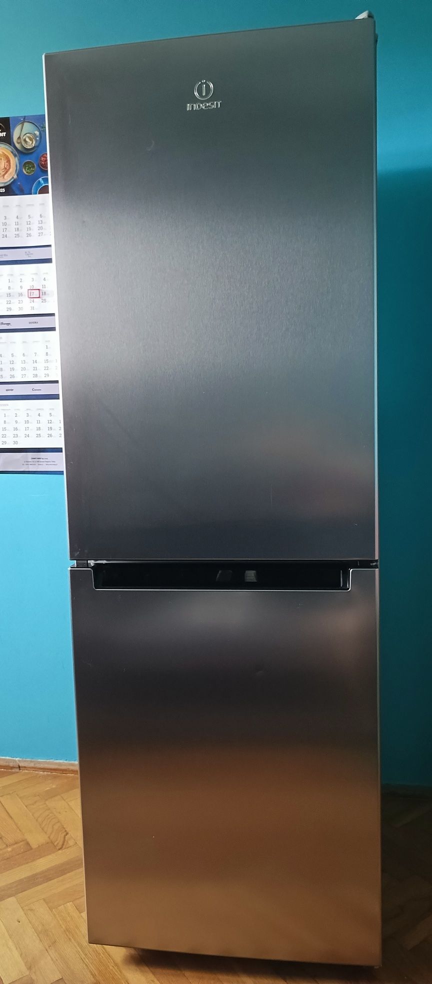 Lodówka Indesit srebrna