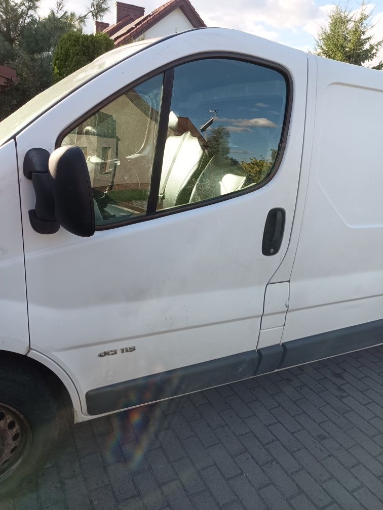 Renault Trafic 2,0 CDTI 2007r uszkodzony