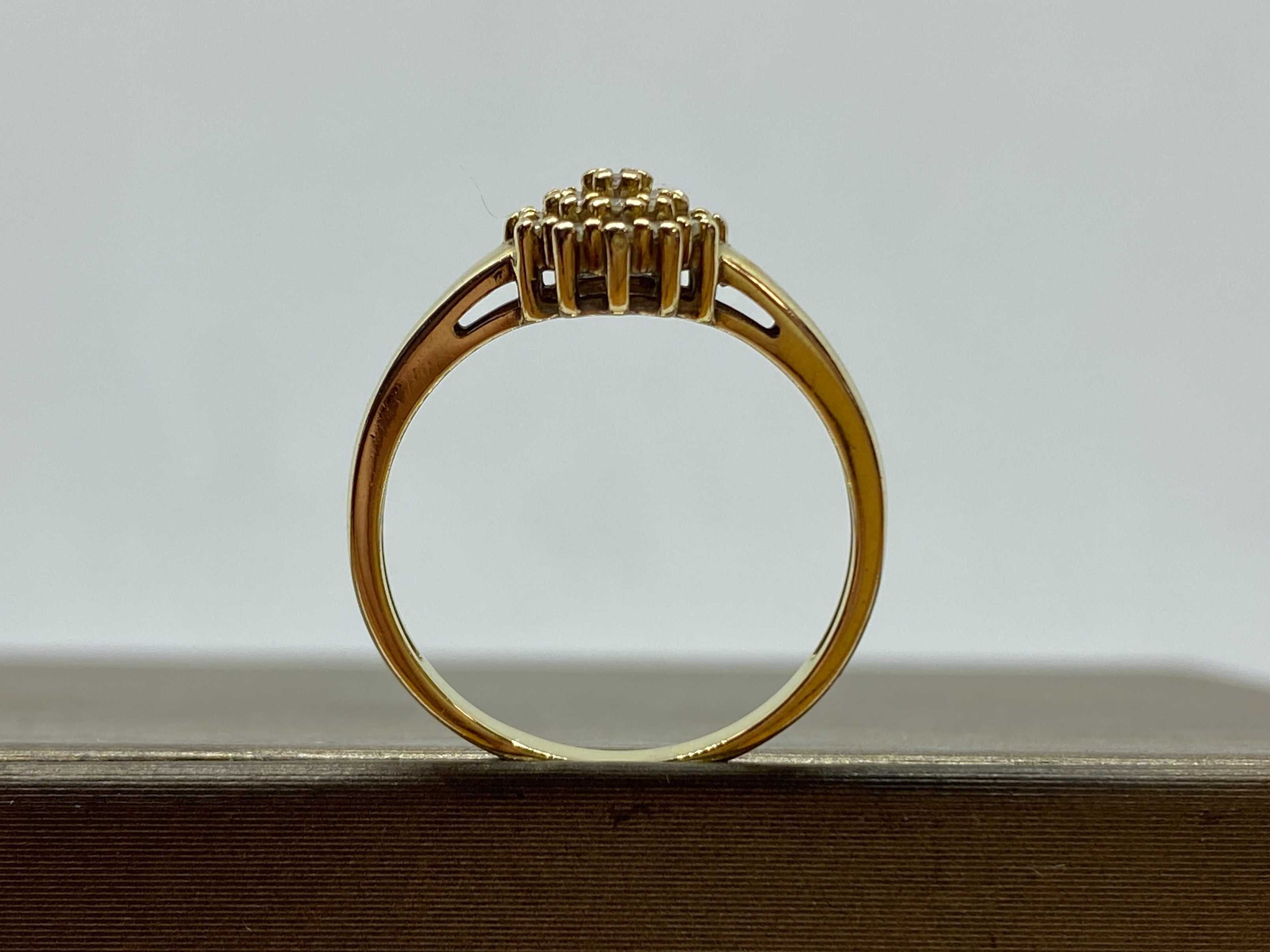 Bardzo ładny złoty pierścionek 333 R-12