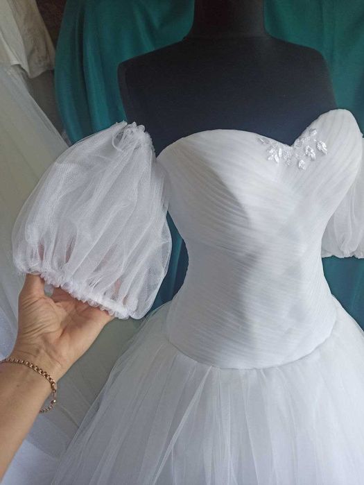 Продаю Свадебное платье с модными рукавами -буфами.Р 46-48