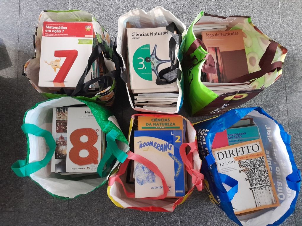 Lote +150 manuais escolares usados e desactualizados (preço conjunto)