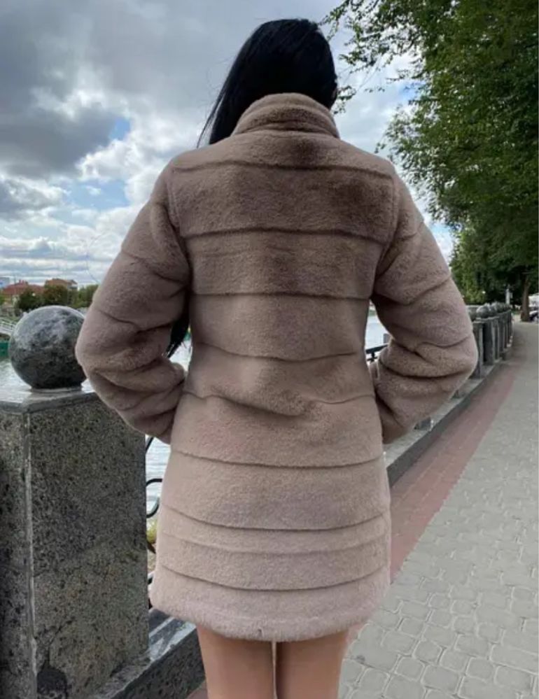 Жіноча шуба поперечка з штучного хутра