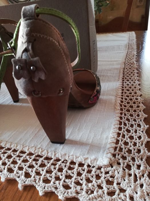 Sandálias em pele DONNI