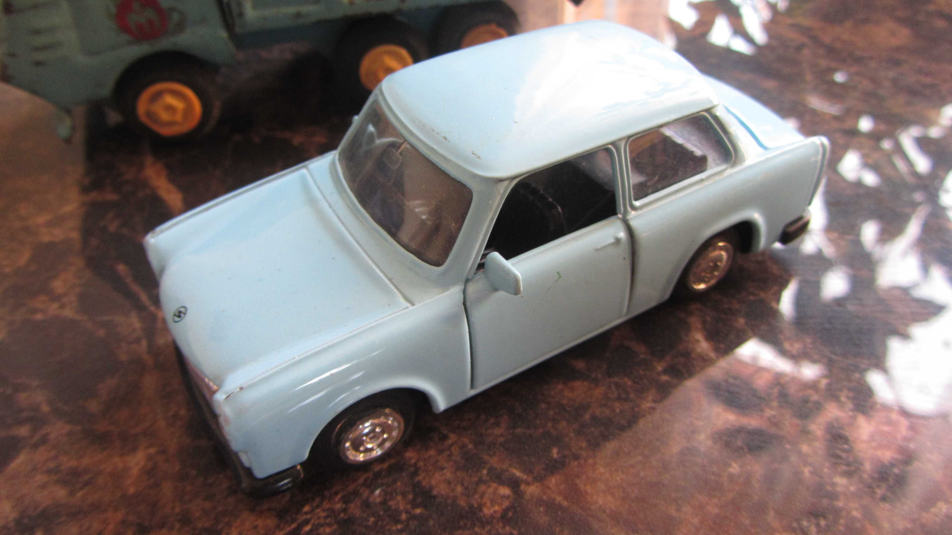 Одним лотом 4 авто. Крани Siku,Matchbox,грузовик, Trabant.