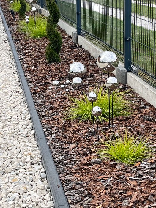 Nowe Kule ogrodowe srebrne na piku