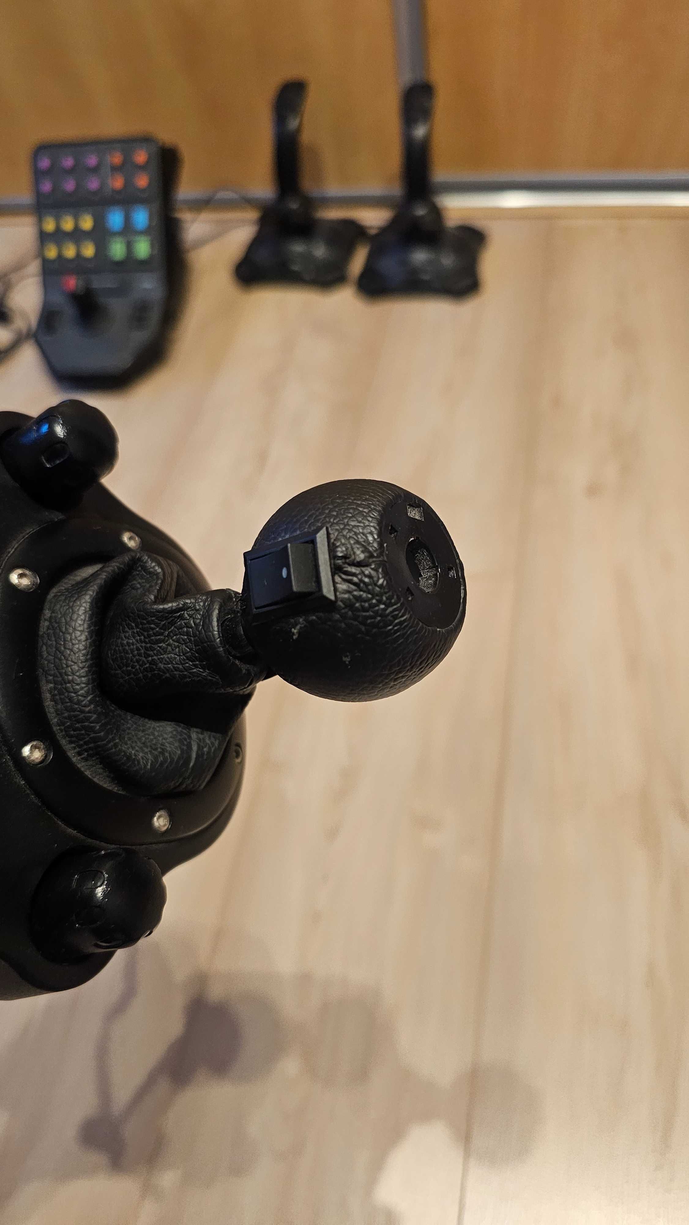 Logitechg920+shifter+saitek farmsim panel+logitech attack3x2szt.